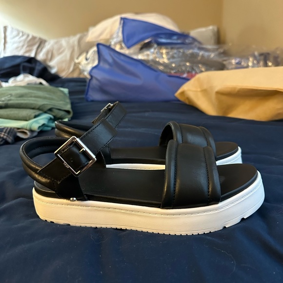 Ugg Zaby’s black platform sandals - Picture 4 of 7